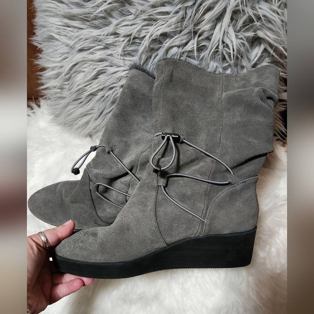 Halston/ Gray Suede Leather Boots